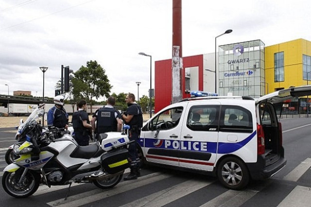 the mall was promptly evacuated but according to police 18 employees had remained inside photo afp the mall was promptly evacuated but according to police 18 employees had remained inside photo afp