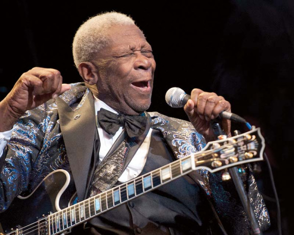 hundreds of mourners gathered for his funeral in memphis tennessee bidding him a musical farewell photo reuters