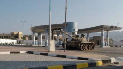 saudi backed forces seize aden airport exiled govt
