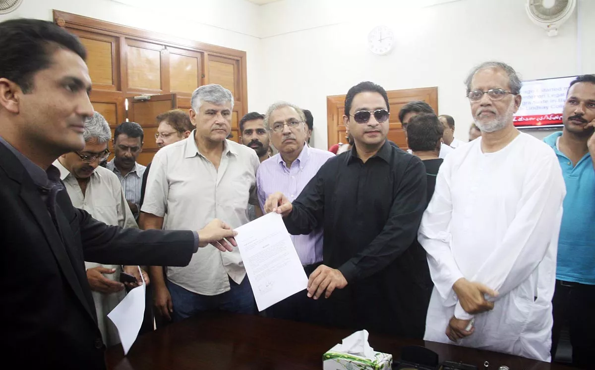 pti mpas submit a resolution against mqm chief altaf hussain at the sindh assembly in karachi on july 15 2015 photo online pti mpas submit a resolution against mqm chief altaf hussain at the sindh assembly in karachi on july 15 2015 photo online