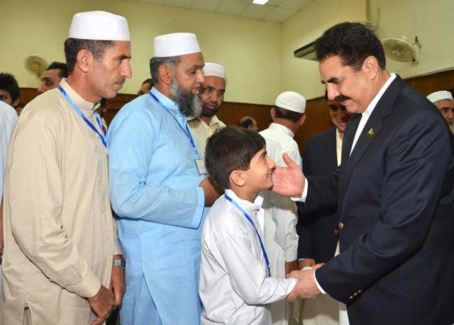 chief of army staff general raheel sharif meeting a student of aps peshawar during iftar dinner hosted at corps headquarters in peshawar on wednesday photo ispr chief of army staff general raheel sharif meeting a student of aps peshawar during iftar dinner hosted at corps headquarters in peshawar on wednesday photo ispr
