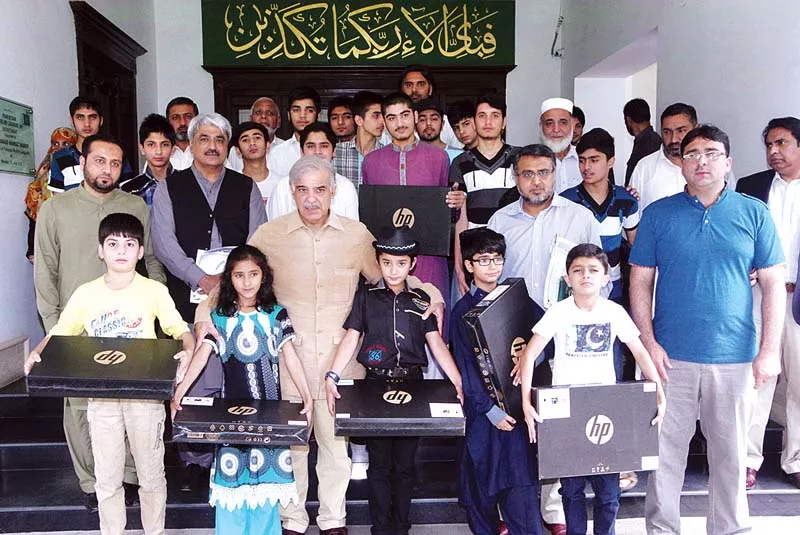 under treatment students of aps peshawar with the cm photo app under treatment students of aps peshawar with the cm photo app