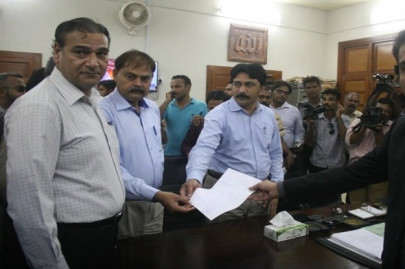 pti mqm engage in tit for tat politics pti mqm engage in tit for tat politics