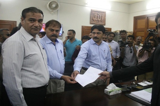 mqm members submit resolution against pti chief imran khan in the sindh assembly in karachi on july 15 2015 photo rashid ajmeri express