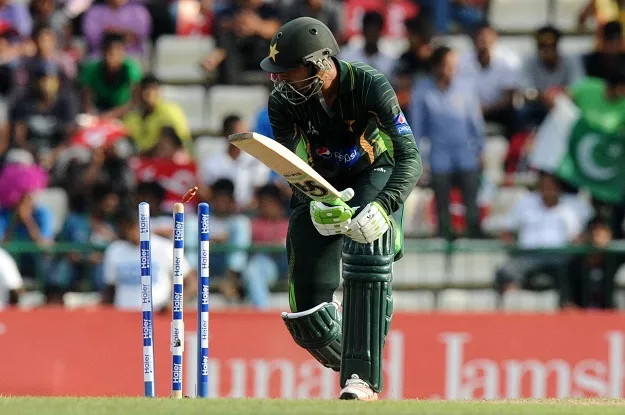 pakistan cricketer shoaib malik is dismissed by sri lankan cricket captain angelo mathews during the second one day international odi match between sri lanka and pakistan photo afp pakistan cricketer shoaib malik is dismissed by sri lankan cricket captain angelo mathews during the second one day international odi match between sri lanka and pakistan photo afp