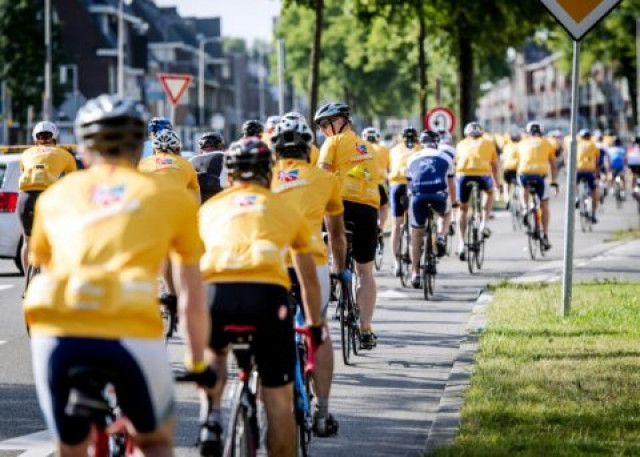heatwave takes over as tour de france commences photo afp heatwave takes over as tour de france commences photo afp