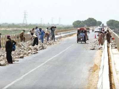 restricted entry it takes rs3 000 to cross rickety thatta sujawal bridge restricted entry it takes rs3 000 to cross rickety thatta sujawal bridge