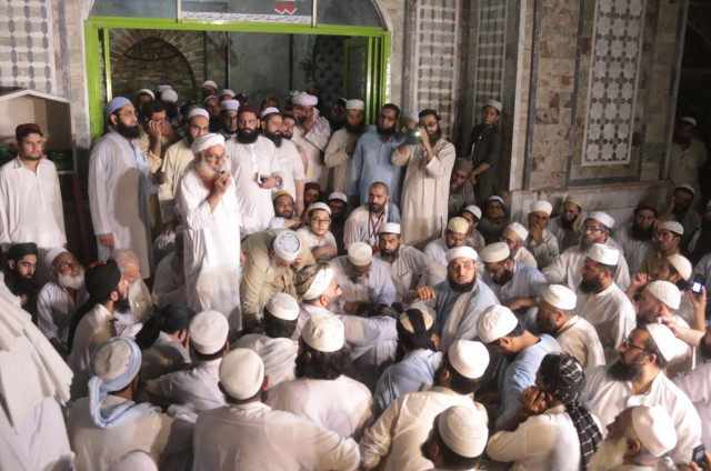 moon sighting committee at qasim ali khan mosque in peshawar photo mohammad iqbal express moon sighting committee at qasim ali khan mosque in peshawar photo mohammad iqbal express