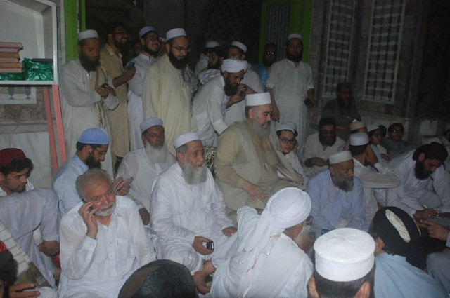 in bannu more than three dozen people claimed to have sighted the shawwal moon late thursday photo express in bannu more than three dozen people claimed to have sighted the shawwal moon late thursday photo express