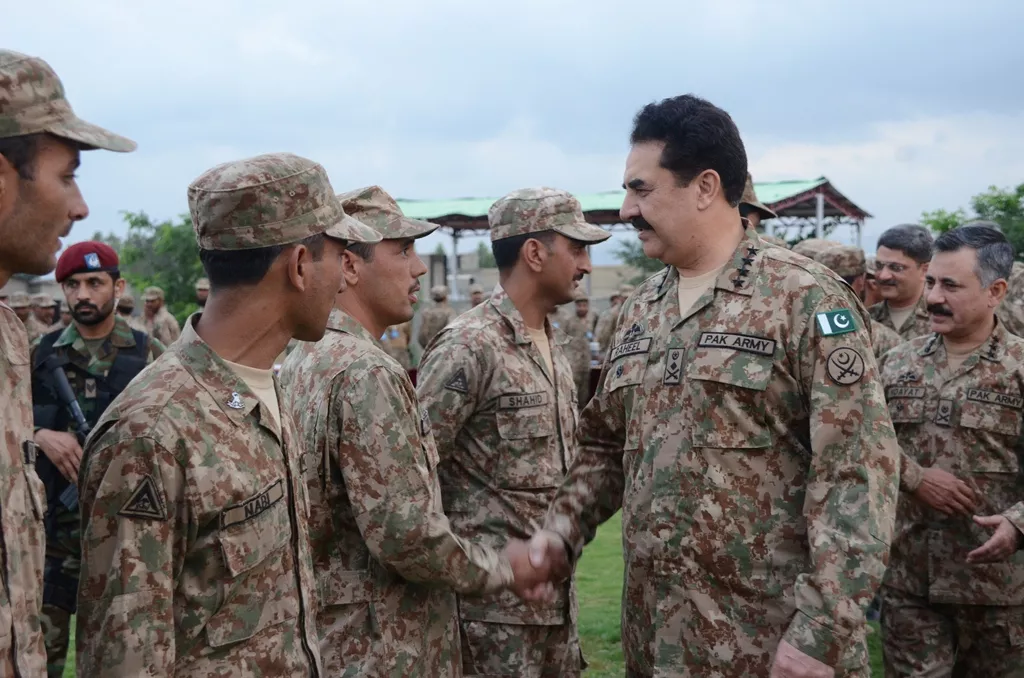 coas general raheel sharif meets army soldiers in waziristan on july 17 2015 photo ispr coas general raheel sharif meets army soldiers in waziristan on july 17 2015 photo ispr