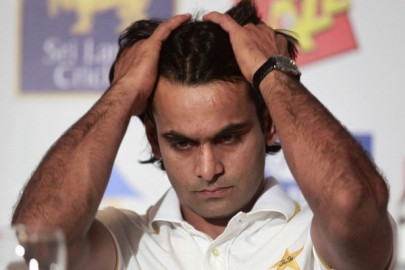 hafeez banned as harbhajan bamboozles