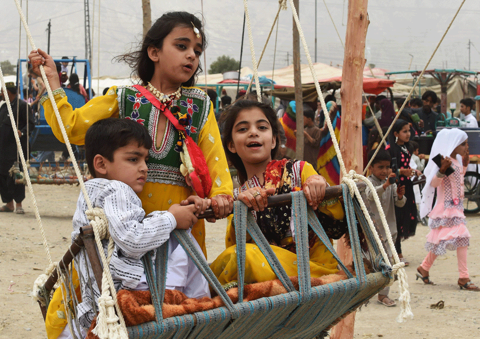 eid brings joy festive cheer to quetta streets