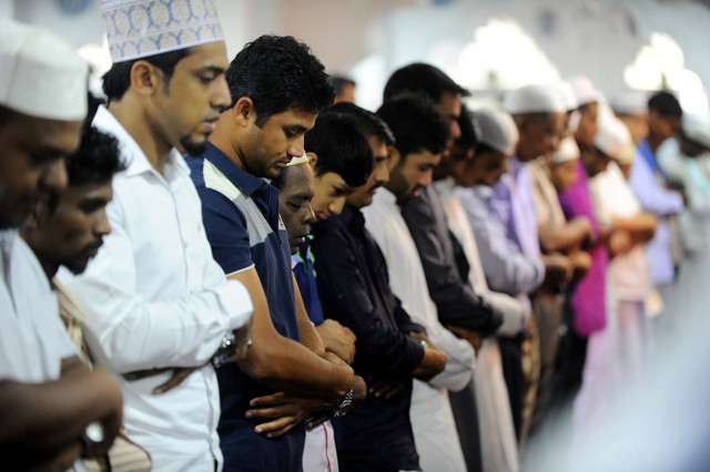 pakistan cricketers offer eid prayers a mosque in colombo on july 18 2015 photo afp pakistan cricketers offer eid prayers a mosque in colombo on july 18 2015 photo afp