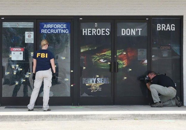 members of the fbi evidence response team continue to investigate the shooting at the armed forces career center national guard recruitment office on july 18 2015 in chattanooga tennessee photo afp