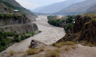 river indus in medium flood