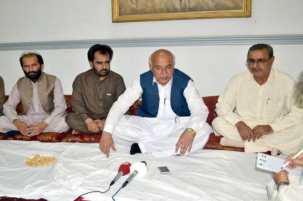 chief minister dr malik baloch photo express