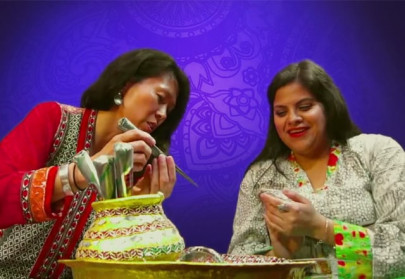 us consulate s female staff learns to apply mehendi on eid