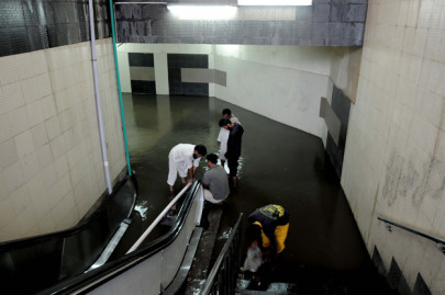 public transport metro passengers inconvenienced