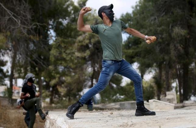 a palestinian protester throws a stone towards israeli troops during clashes following a rally marking nakba day near israel 039 s ofer prison near the west bank city of ramallah may 15 2015 photo reuters mohamad torokman