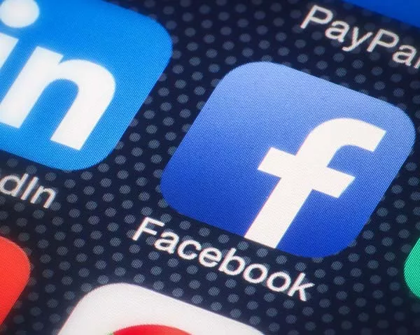 connect emotionally with your friends on facebook if you want to avoid binge eating and a bloated body photo womenshealthmagazine connect emotionally with your friends on facebook if you want to avoid binge eating and a bloated body photo womenshealthmagazine