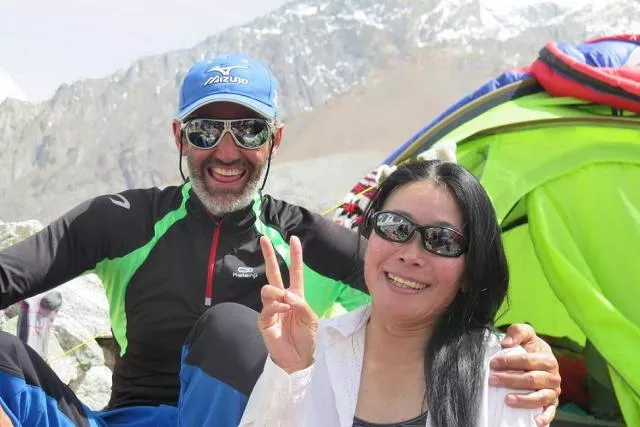 patxi go i l with japanese climber sumiyo tsuzuki r at broad peak base camp photo courtesy patxi goni patxi go i l with japanese climber sumiyo tsuzuki r at broad peak base camp photo courtesy patxi goni