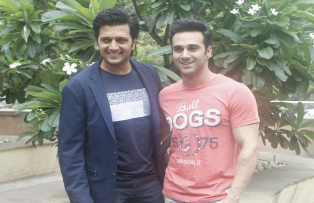 co producer of bangistan has applied for visas for his team including the two actors to convince the ministry to lift ban from the film photo masala co producer of bangistan has applied for visas for his team including the two actors to convince the ministry to lift ban from the film photo masala