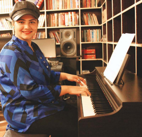 elia had been receiving vocal training from her father since she was eight and that reflected in her winning various naat and singing competitions in school photos publicity elia had been receiving vocal training from her father since she was eight and that reflected in her winning various naat and singing competitions in school photos publicity