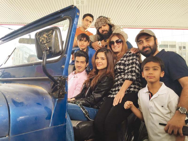 wajahat r along with the cast and crew of karachi se lahore photos publcity wajahat r along with the cast and crew of karachi se lahore photos publcity