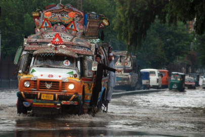 flash floods leave 15 dead in different parts of pakistan