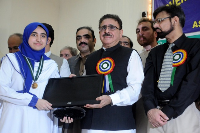 noor fatima bags overall top position with 1 072 marks photo express noor fatima bags overall top position with 1 072 marks photo express