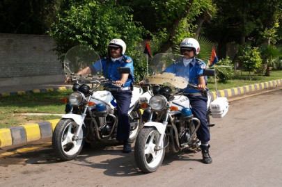 violators beware city s traffic wardens start issuing tickets violators beware city s traffic wardens start issuing tickets