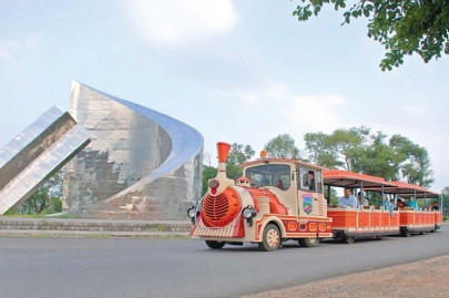 margalla tourist train goes off track again margalla tourist train goes off track again