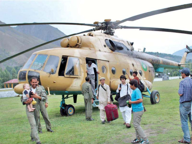 personnel of pakistan army evacuate tourists from a flood hit area of chitral photo app personnel of pakistan army evacuate tourists from a flood hit area of chitral photo app