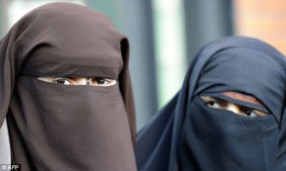 french police warns tourists against wearing burkas to the alps