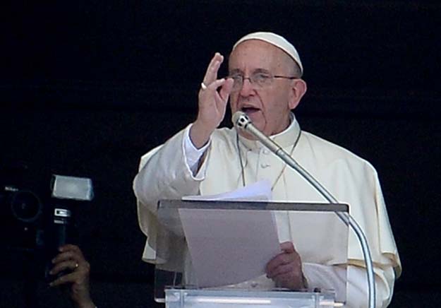 pope francis addresses the crowd from the window of the apostolic palace overlooking saint peter 039 s square during the angelus prayer at the vatican on july 26 2015 photo afp