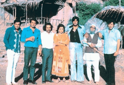 big b gives nostalgia filled photographic tour to fans on facebook big b gives nostalgia filled photographic tour to fans on facebook