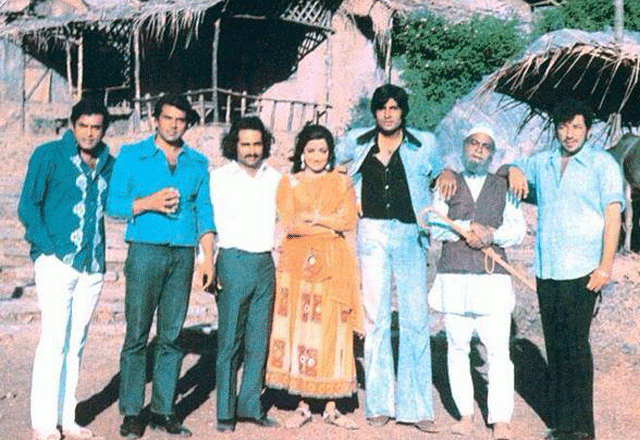 the actor also shared some family moments with wife jaya daughter shweta nanda and son abhishek photo facebook com amitabhbachchan the actor also shared some family moments with wife jaya daughter shweta nanda and son abhishek photo facebook com amitabhbachchan