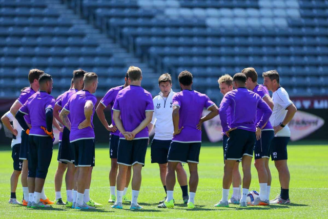 tottenham hotspur coach talks to players during training on tuesday photo afp tottenham hotspur coach talks to players during training on tuesday photo afp