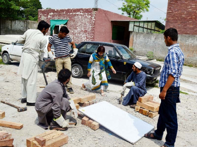 community preparedness volunteers get rescue training