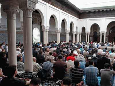 italian officials spark outrage after removing prayer mats from city hall