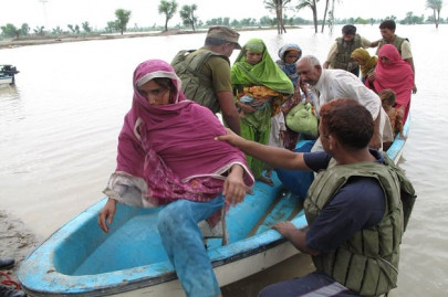 flood management villagers prevent dyke breach in rajanpur flood management villagers prevent dyke breach in rajanpur
