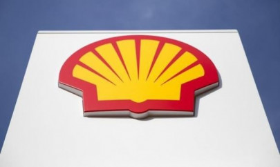 oil price slump prompts shell to cut 6 500 jobs
