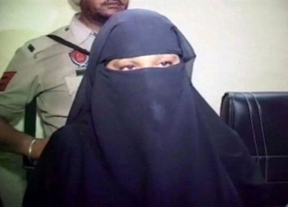 pakistani woman arrested for crossing border without passport to meet srk salman pakistani woman arrested for crossing border without passport to meet srk salman