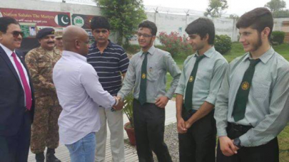 sanath jayasuriya visits aps students in peshawar