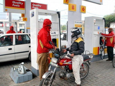 govt cuts prices of petroleum products by rs4 92