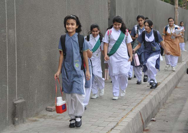 students seen going to school photo muhammad azeem express students seen going to school photo muhammad azeem express