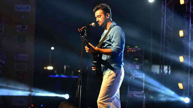 atif made the audience almost forget the wait and amidst tight security he regaled his fans with several of his songs photo newsx