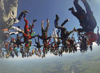 sky divers make a new world record formation