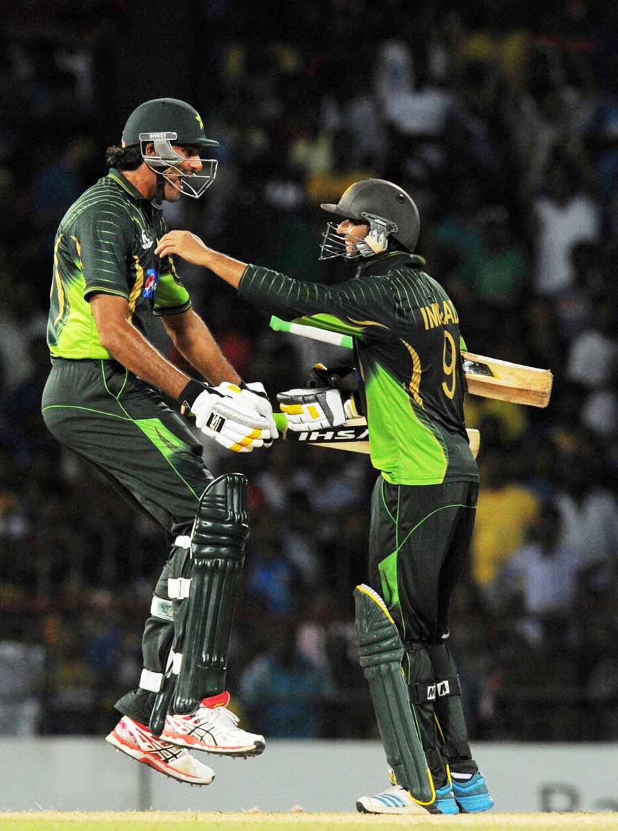 muhammad irfan l and imad wasim r celebrate after pakistan won the second t20 match against sri lanka photo afp