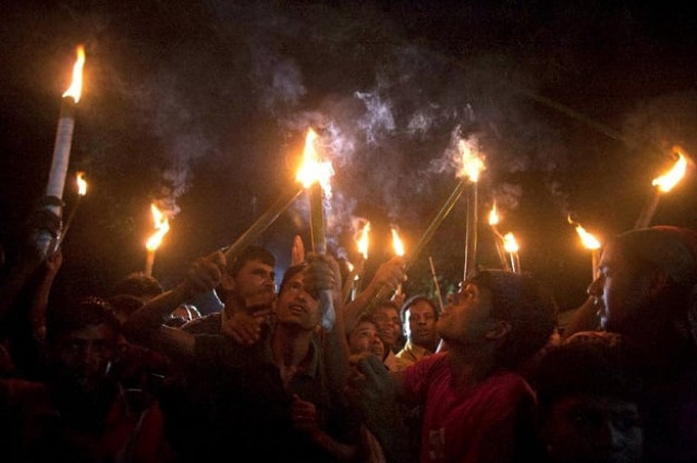 former indian enclave residents carry lit torches during a procession at dasiarchhara kurigram in bangladesh on august 1 2015 photo afp former indian enclave residents carry lit torches during a procession at dasiarchhara kurigram in bangladesh on august 1 2015 photo afp